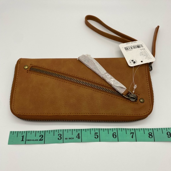 Free People Brown Full Zip Wallet / Wristlet Clutch NWT - Picture 6 of 9